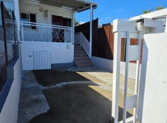 À louer un appartement F3 rénové proche centre ville du Tampon Réunion