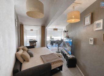 À vendre un ensemble immobilier situé au sein de la résidence Les Floralies à Saint-Gilles-les-Bains Réunion