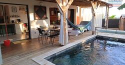 À vendre une villa T4 récente de 120 m2 avec piscine et vue mer située à Stella Saint Leu Réunion
