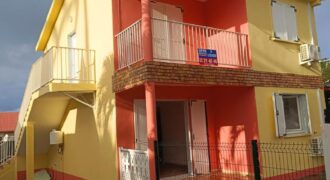 À louer un appartement T3 entièrement rénové situé proche des commodités à Saint André Réunion