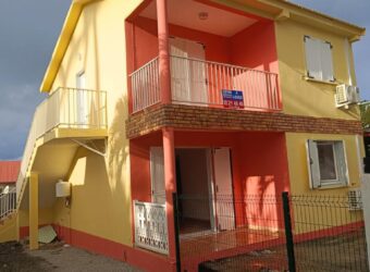 À louer un appartement T3 entièrement rénové situé proche des commodités à Saint André Réunion