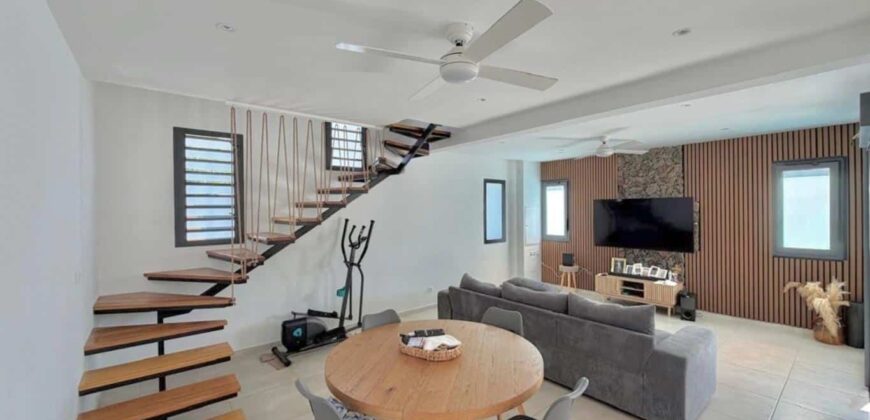 En vente une superbe villa T5 récente avec piscine au cœur d’un quartier prisé de La Rivière Saint-Louis Réunion