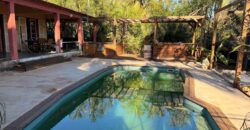 À vendre une villa F5 de 152 m2 avec piscine sur un vaste terrain de 1467 m2 située à Saint Paul