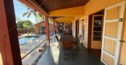 À vendre une villa F5 de 152 m2 avec piscine sur un vaste terrain de 1467 m2 située à Saint Paul