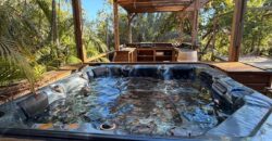 À vendre une villa F5 de 152 m2 avec piscine sur un vaste terrain de 1467 m2 située à Saint Paul