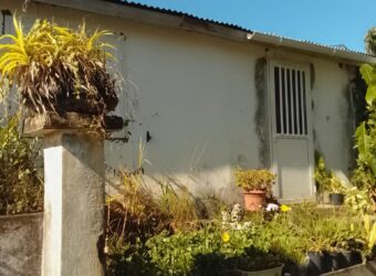 À vendre une villa T3/4 rénovée sur un terrain de 413 m2 située proche de Saint Pierre Réunion