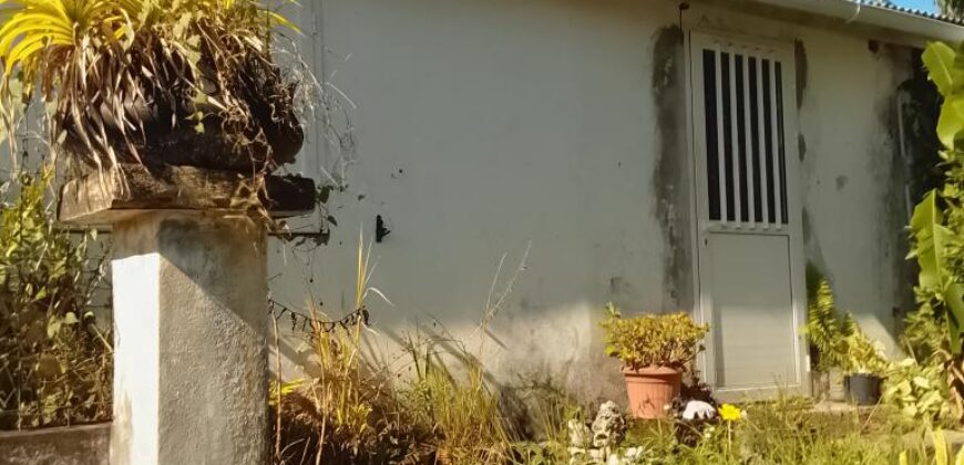 À vendre une villa T3/4 rénovée sur un terrain de 413 m2 située proche de Saint Pierre Réunion