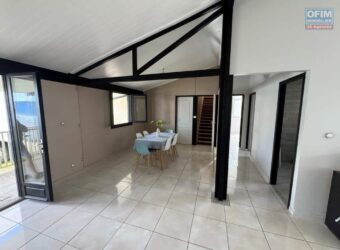 À louer une charmante villa T4 d’environ 110 m2 entièrement rénovée située dans un quartier calme de Bois Court, à La Plaine des Cafres Réunion
