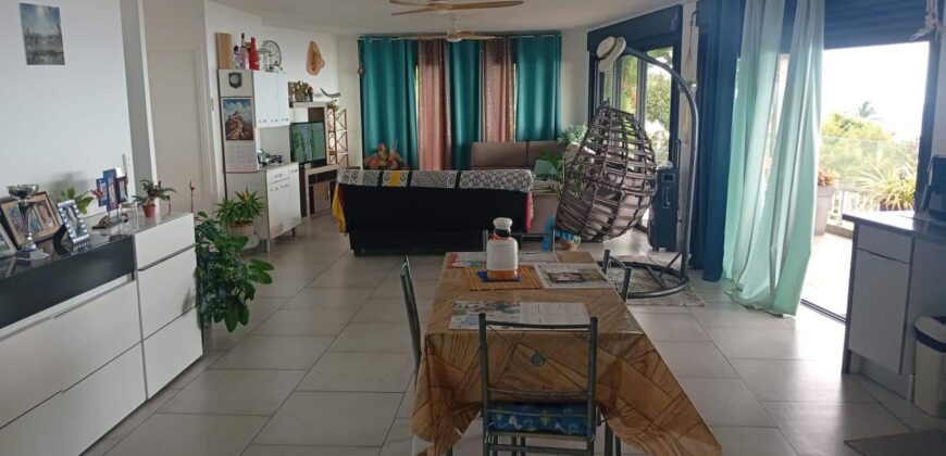 À vendre une villa moderne avec varangues et vue mer exceptionnelle à l’Étang Saint-Leu Réunion
