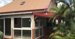 À louer une villa T5 de 143 m2 située dans une résidence privée et calme à  Saint Pierre Réunion
