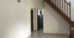 À louer une villa T5 de 143 m2 située dans une résidence privée et calme à  Saint Pierre Réunion