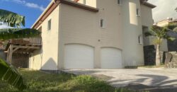 À vendre une spacieuse villa de 241 m² avec vue sur l’océan Indien à La Possession Réunion.