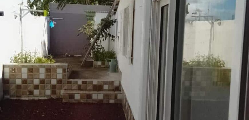 À vendre villa T5 avec deux dépendances située dans le secteur des 400 à Saint-Pierre Réunion