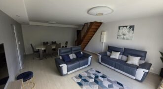 En vente un charmant appartement T5 duplex meublé de 124 m² à Sainte-Clotilde Réunion