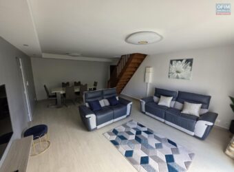 En vente un charmant appartement T5 duplex meublé de 124 m² à Sainte-Clotilde Réunion