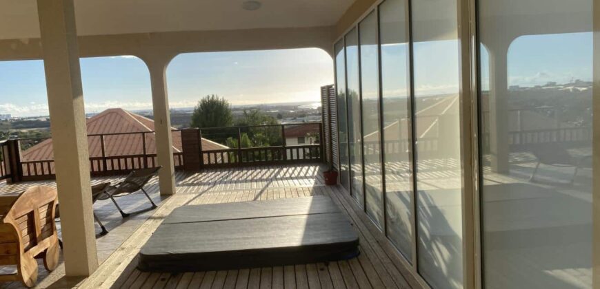 En vente une magnifique villa familiale de 241 m² offrant vue imprenable à La Possession Réunion