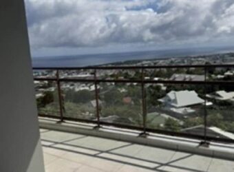 À louer un joli appartement F2 récent avec vue mer à Sainte-Clotilde Réunion