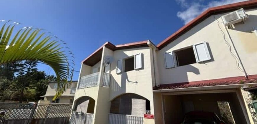 À vendre une spacieuse maison T4 avec vue mer au 16e km à La Montagne Réunion