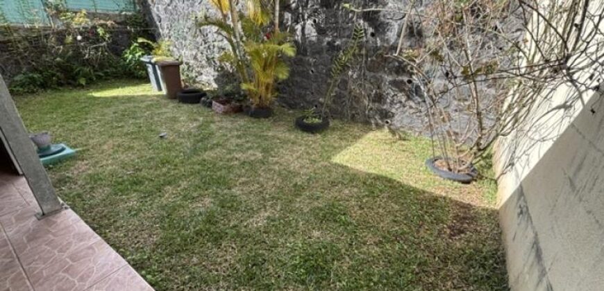 À vendre une spacieuse maison T4 avec vue mer au 16e km à La Montagne Réunion