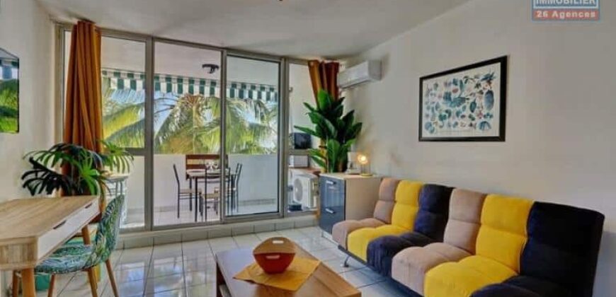 À vendre un lumineux studio meublé et équipé de 30m2 avec parking à Boucan Canot Réunion