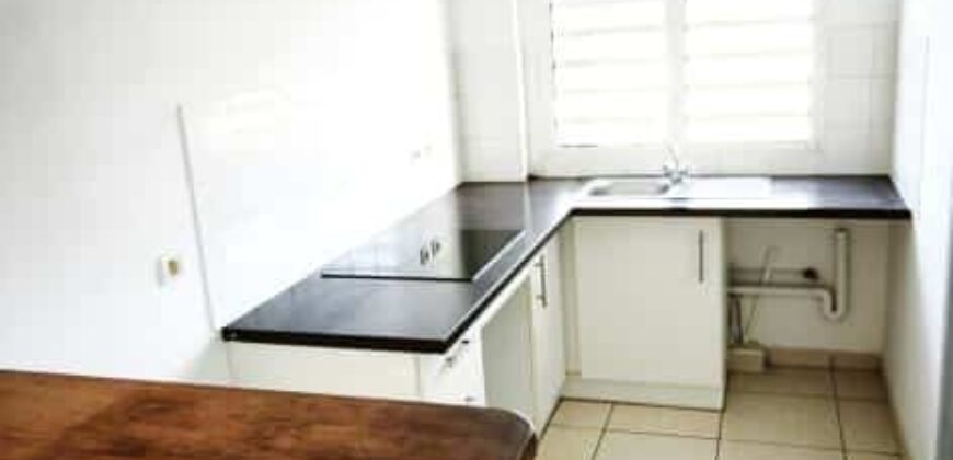À vendre un agréable appartement T2 situé dans une résidence sécurisée à Saint Joseph