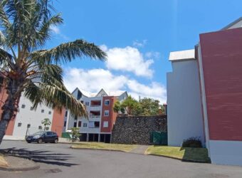 À vendre un agréable appartement T2 situé dans une résidence sécurisée à Saint Joseph