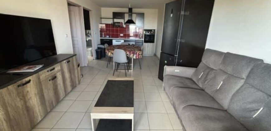 À louer lumineux appartement T2 meublé avec vue mer et piscine à La Montagne Réunion
