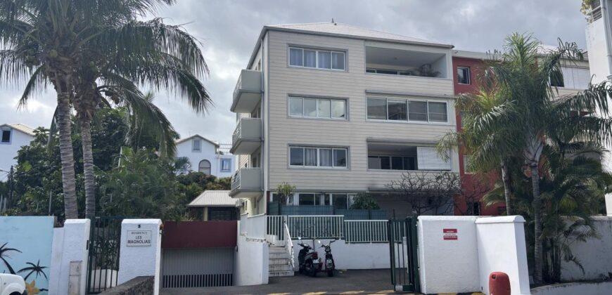 En vente un appartement T2 rénové dans une résidence sécurisée au centre ville de Saint-Leu Réunion
