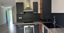En vente un appartement T2 rénové dans une résidence sécurisée au centre ville de Saint-Leu Réunion