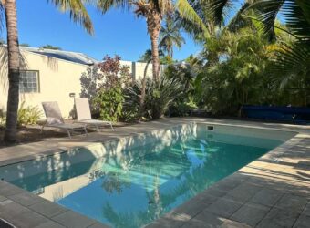 À louer studio meublé de 36.80 m2 situé dans une villa coloniale à La Ligne des Bambous Saint Pierre Réunion