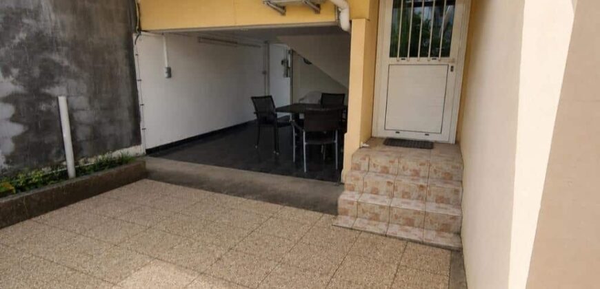 À vendre villa T3 à étage de 52.86 m2 située à Sainte-Suzanne Centre Réunion