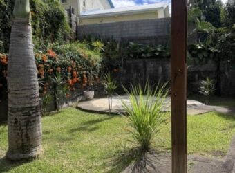 À louer une villa jumelée de type F5 de 104 m2 habitable située sur le secteur de Domenjod Sainte Clothilde Réunion