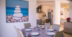 À louer une charmante villa T4 en duplex meublée d’environ 100 m2 située dans le quartier très recherché des Pêcheurs à Terre Sainte Réunion