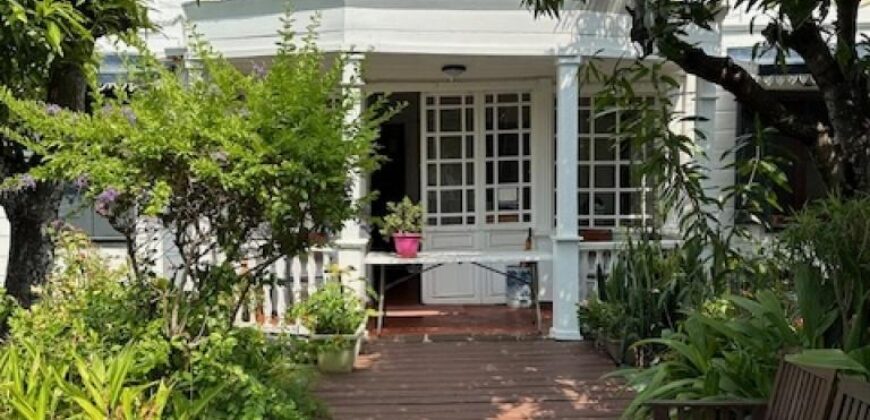 À louer local professionnel d’environ 250 m2 situé en plein centre de Saint-Pierre Réunion