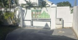 À louer local professionnel d’environ 250 m2 situé en plein centre de Saint-Pierre Réunion