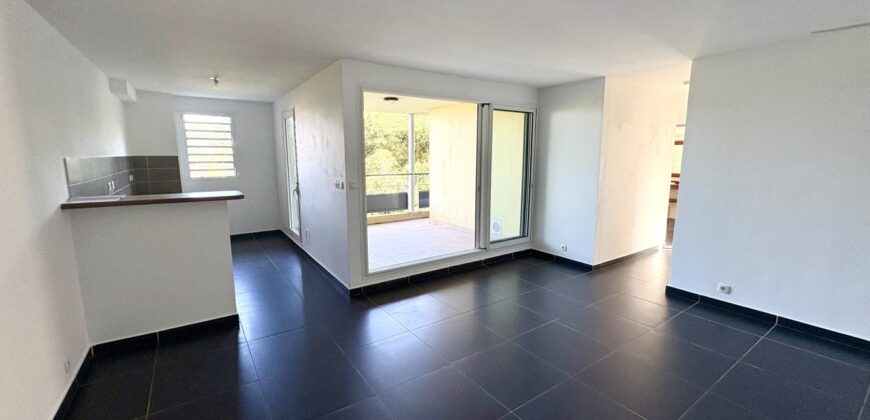 À vendre un appartement F3 rénové de 68 m² avec varangue à Saint-Benoît Réunion