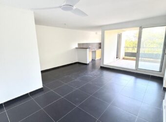 À vendre un appartement F3 rénové de 68 m² avec varangue à Saint-Benoît Réunion
