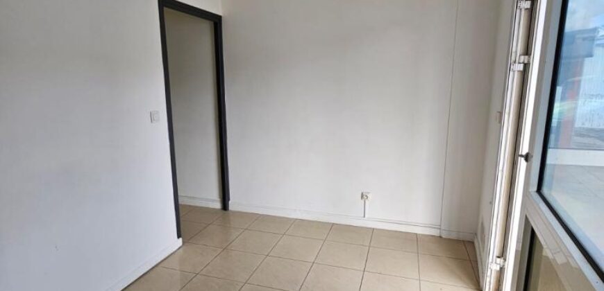 À louer local commercial de 33 m² à La Grande Montée Sainte-Marie Réunion