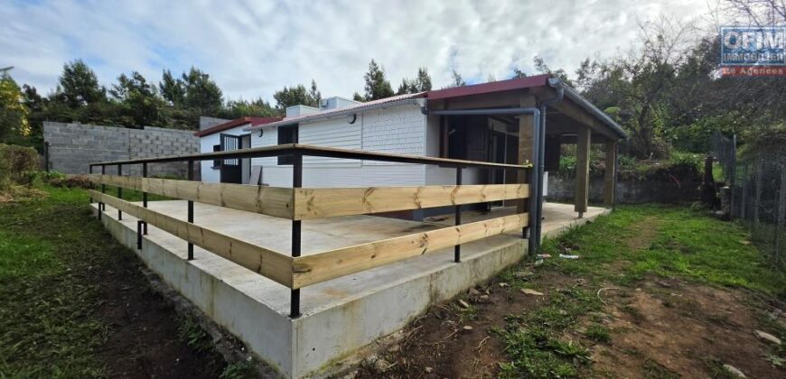 À louer une superbe villa T4 entièrement rénovée d’environ 85 m3 située à La Plaine des Cafres Réunion
