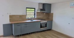 À louer une superbe villa T4 entièrement rénovée d’environ 85 m3 située à La Plaine des Cafres Réunion
