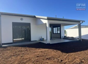 À louer une villa T4 neuve de 80 m2 située dans une petite impasse calme à la Ravine Sèche aux Avirons Réunion