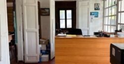 À louer un local professionnel d’environ 100 m2 situé en plein centre-ville de Saint Pierre Réunion