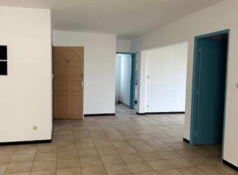 À louer un agréable apprêtent T3 de 68 m2 situé en plein centre-ville de Saint-Pierre Réunion