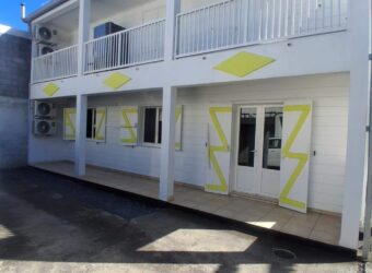 À louer un spacieux appartement type F3 situé dans une petite résidence sécurisée à L’Eperon Saint Gilles Les Haut Réunion