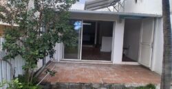 À louer un appartement F2 en duplex avec cour privative à Saint-Gilles les Hauts Réunion