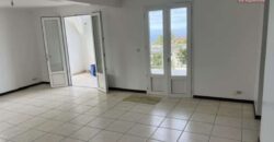 À louer appartement T4 de 80 m2 situé proche du centre-ville du Tevelave Réunion
