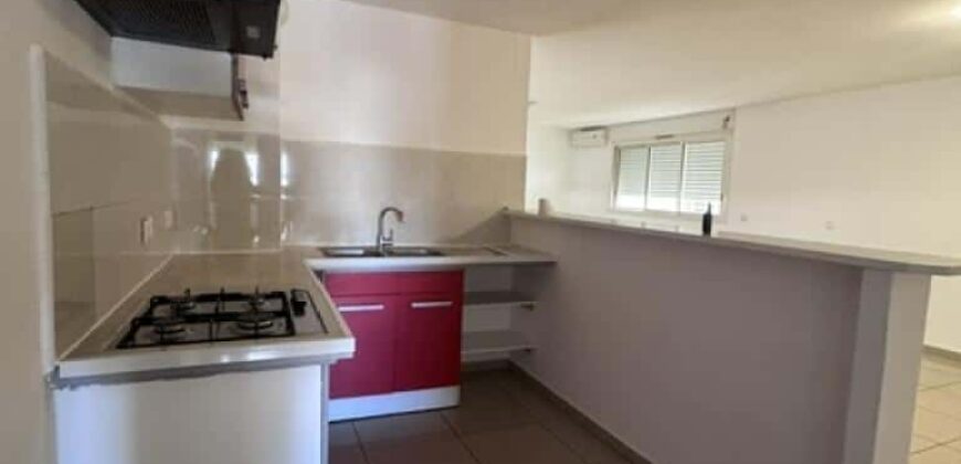 Location d’un appartement de 85.45m2 dans une résidence avec parking à Sainte Clotilde, Réunion