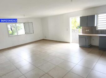 À louer une villa T4 de plain-pied de 96 m2 située dans une impasse calme à Saint-Philippe Ville Réunion