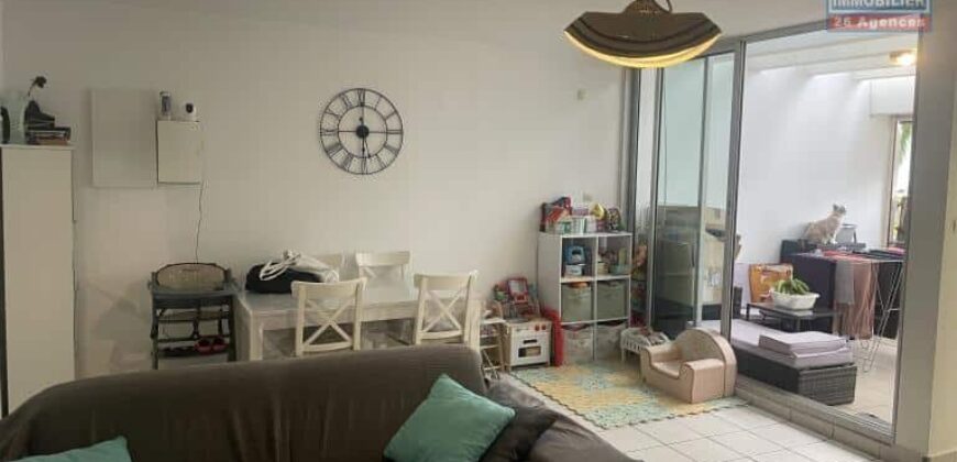 À vendre un bel appartement F3 en duplex  à 5 minutes à pied des plages à Boucan Canot Réunion