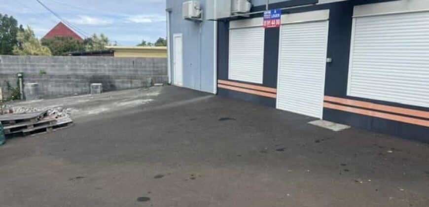 À louer local commercial de 75 m2 situé proche du centre-ville de La Rivière Saint Louis Réunion